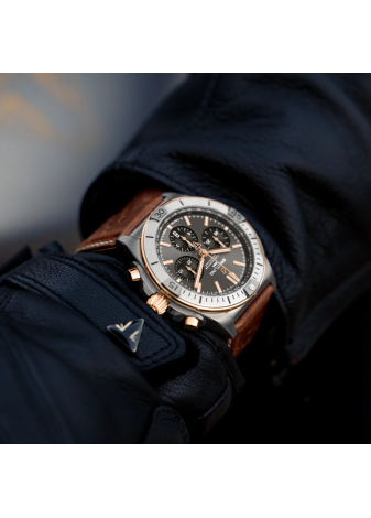 Breitling Chronomat B01 42 Triumph TB0134101M1X1