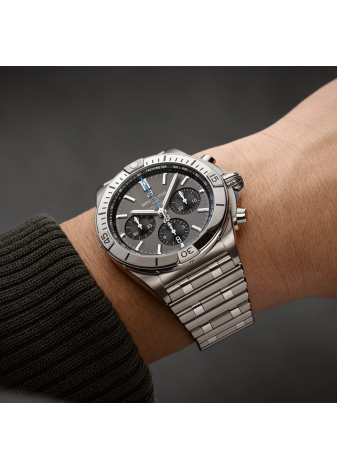 Breitling Chronomat B01 42 EB0134101M1E1