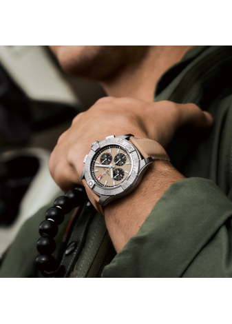 Breitling Avenger B01 Chronograph 44 AB0147101A1X1