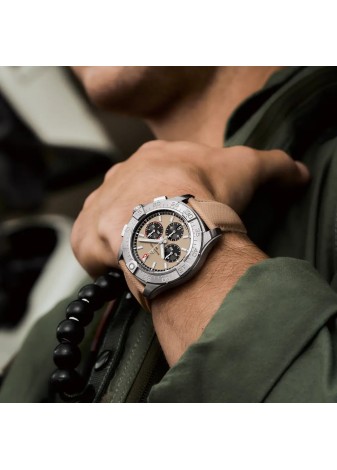 Breitling Avenger B01 Chronograph 44  | Ferrara Gioielli Salerno