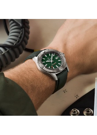 Breitling Avenger Automatic 42 mm quadrante verde A17328101L1X1