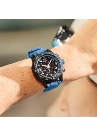 Breitling Endurance Pro 44 mm cinturino caucciù X82310281B1S2