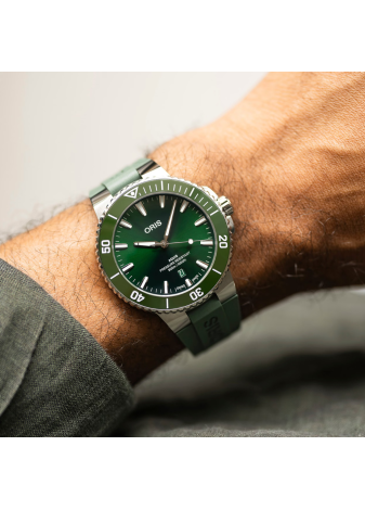 Oris Aquis Date 43,50 01 733 7789 4157-07 4 23 37FC