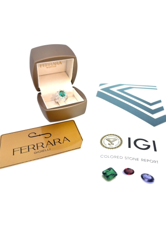 Anello collezione Primavera con Smeraldo Verde Taglio Cabochon Ovale