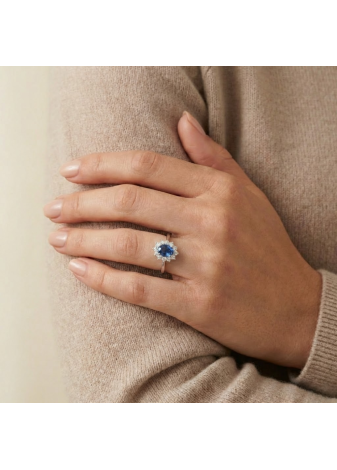 Anello in Oro con Zaffiro Blu Ovale e Diamanti UNICO.2778